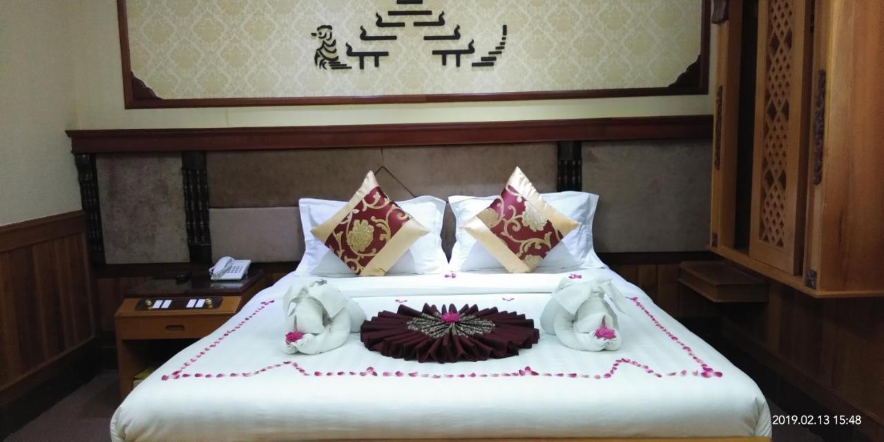 Palace Hotel Mandalay Exterior photo